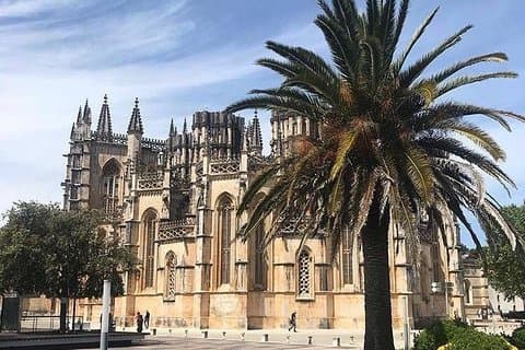 Fatima Tour + Batalha Monastery + Nazareth + Óbidos
