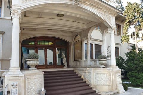 Ceausescu Villa - Fast-Track-Tickets und Führer