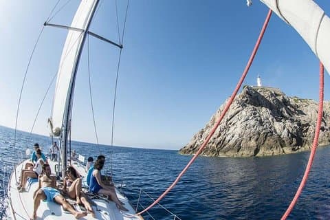 Excursão de vela VIP de Cala Ratjada ao Parque Natural