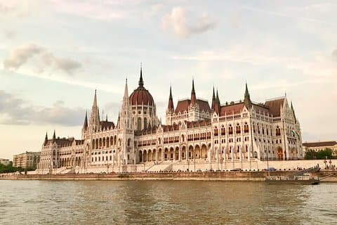 Descubre los lugares más fotogénicos de Budapest con un local