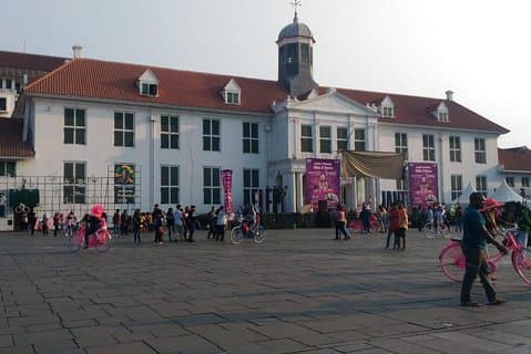 Visite amusante de la ville de Jakarta en soirée