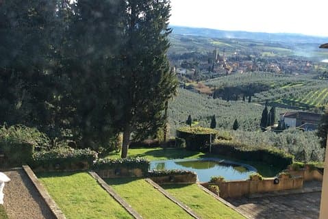 Viaje de Leonardo da Vinci con aceite de oliva, comida y vino Dream