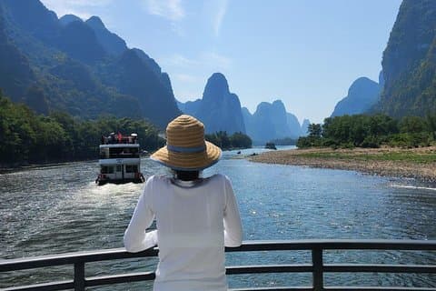Ganztägige Li-River Tour mit dem 4 Sterne Boot und Xianggong Hügel