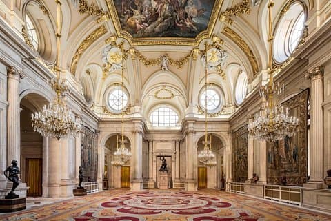 Visita guiada al Palacio Real para grupos pequeños con entradas