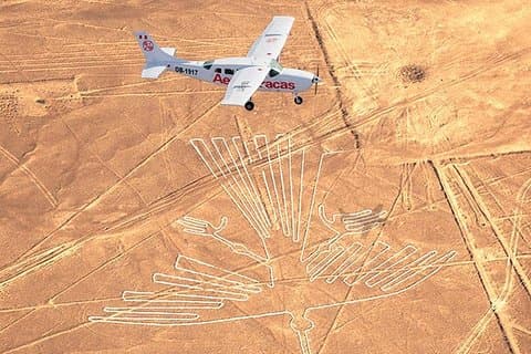 The Enigmatic Nazca Lines & Huacachina Oasis - Privat resa