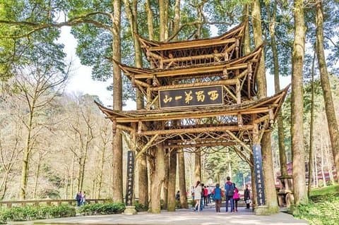 成都のプライベートデイツアー:往復ケーブルカーとDujiangyanのある青城山