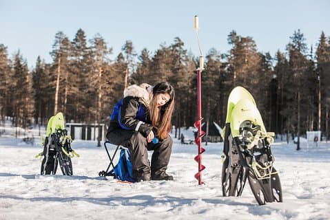 Sneeuwschoenwandelen en ijsvissen Tour