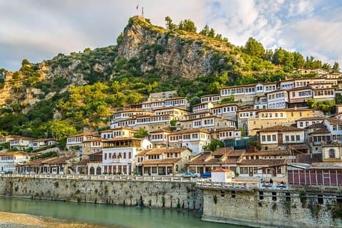 BERAT (UNESCO) - De Tirana