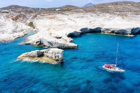 Delad halvdagskryssning från Milos till Provatas & Kleftiko