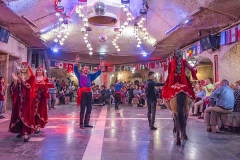 Kulturel tyrkisk aften ved Cappadocia