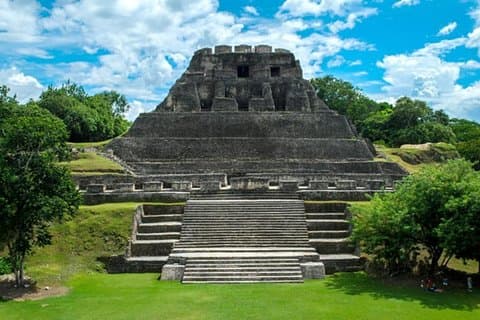 Xunantunich、およびサンイグナシオからの乗馬