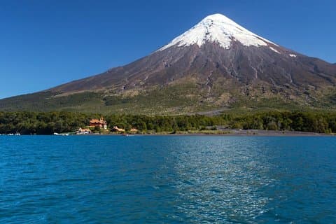 Vulkan Osorno und Petrohue Falls von Puerto Varas