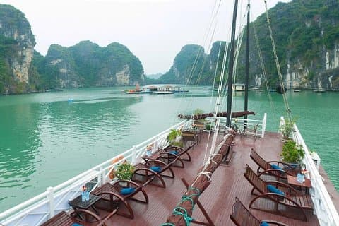 Excursion d'une journée dans la baie d'Halong