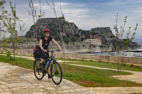 コルフタウンを自転車で巡る!
