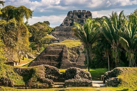Xunantunich und Reiten von San Pedro