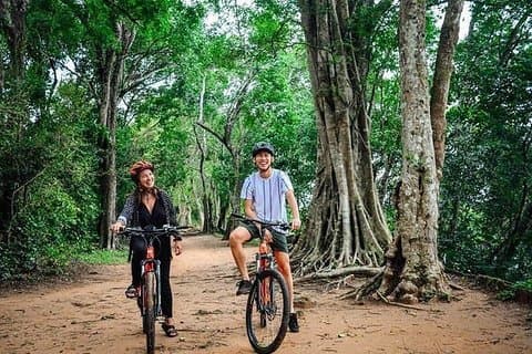 Angkor Wat & Bayon: Smiling Temple Bike Tour