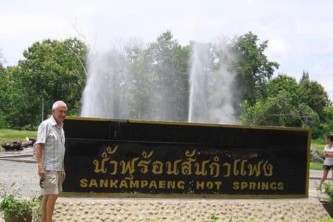 Hot Springs San Kamphaeng and Thai Handicraft Tour from Chiang Mai