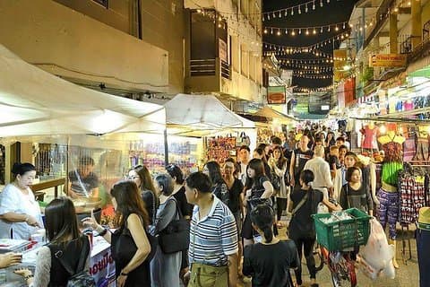 Chiang Rai Food & Night Market Walking Tour with Local Host