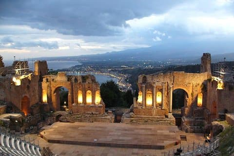 Tour ETNA-TAORMINA-ISOLA BELLA