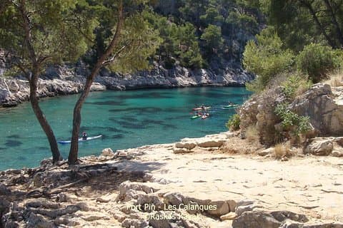 Un día guiado de exploración en kayak de mar, descubrimiento del Parque Nacional.