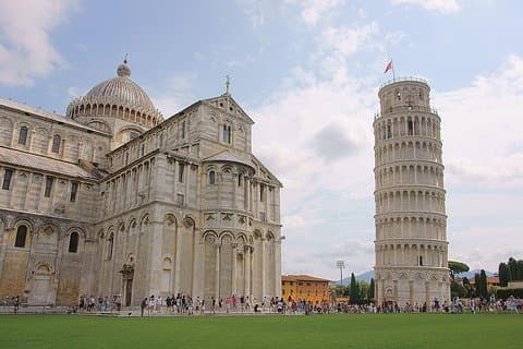 Privater Tagesausflug von Florenz nach Pisa, Lucca und Vinci