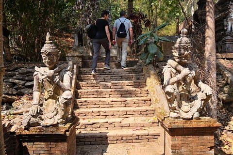 Hotéis perto de Wat Pha Lat Monk Trail Temple