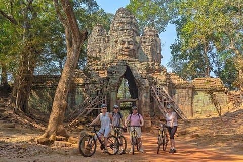 Angkor Sunrise-fietstocht met ontbijt en lunch