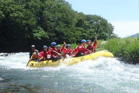 10.30 uur lokale bijeenkomst en rafting tour halve dag (3 uur)