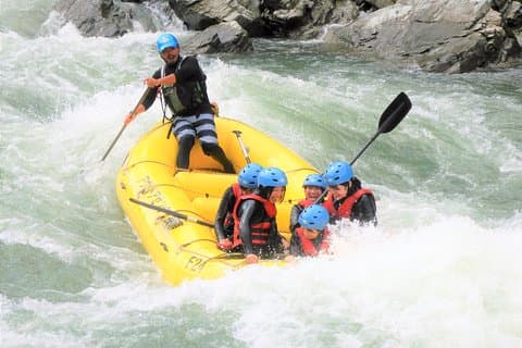 14:00 lokale rafting tour halve dag (3 uur)
