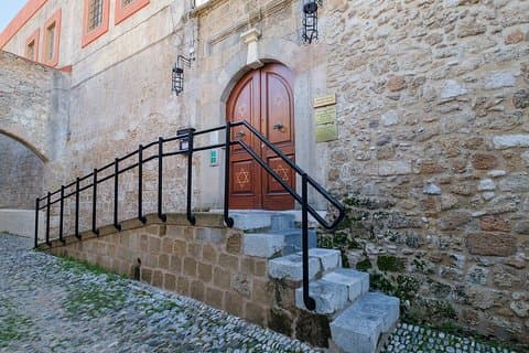 Visite privée dans le quartier juif et le palais du Grand Maître