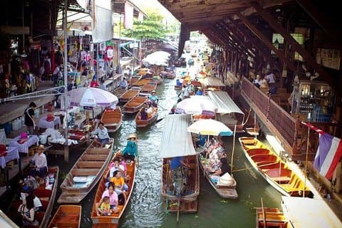 Pattaya Floating Market med returoverførsel
