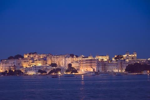 Da Ahmedabad a Udaipur: spedizione degli incantesimi del patrimonio