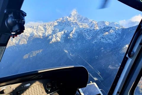 Excursión de aterrizaje a Mardi Himal Base Camp Heli desde Pokhara