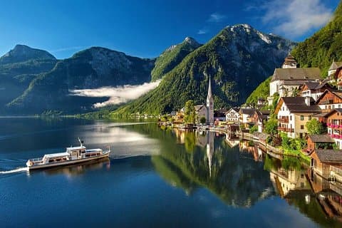 Private transfer from Vienna to Salzburg with 3h Sightseeing stop in Hallstatt