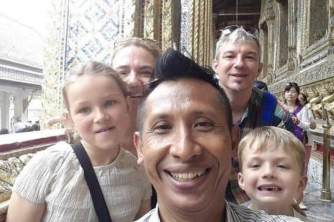 Servicio de guía turístico privado con transporte (Van) en Bangkok (varios idiomas)