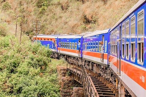 Passeio de trem Nanu Oya para Kandy (Trem No: 1006 "Podi Menike")