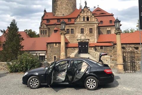 VIP Private Transfer vom Prager Hotel zum Prager Flughafen