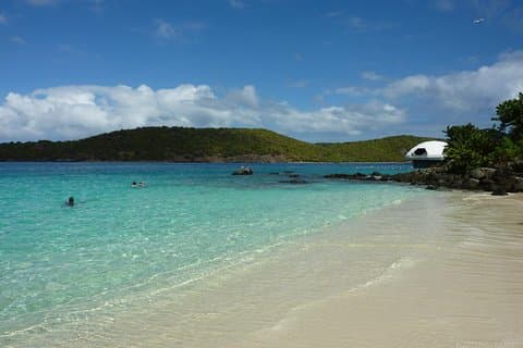 Vi Top Taxi & Tours -Transferência do aeroporto para Bolongo Bay/ Limetree