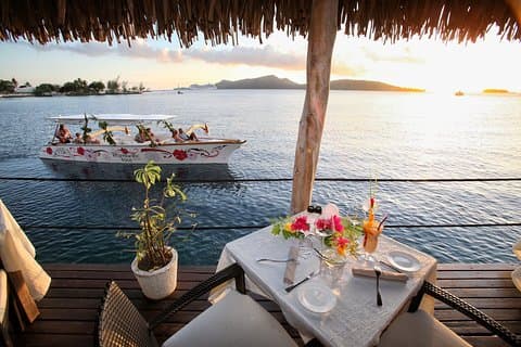 Bora Bora Sunset Cruise och middag på St James restaurang