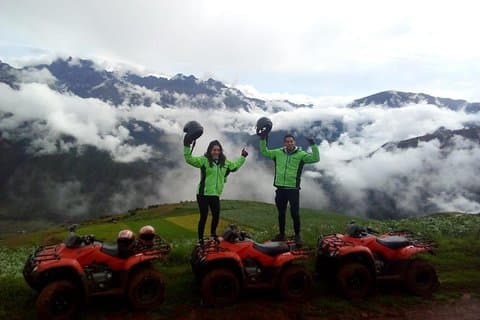 Visite d'une demi-journée à Maras Moray et aux mines de sel avec des VTT