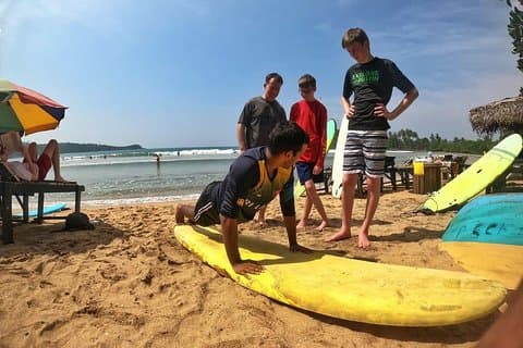 ウナワトゥナでのサーフィンレッスン