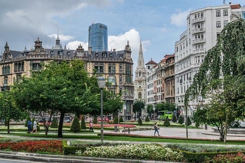 Bilbao Architecture & Culture: Guggenheim, Old Town & Market