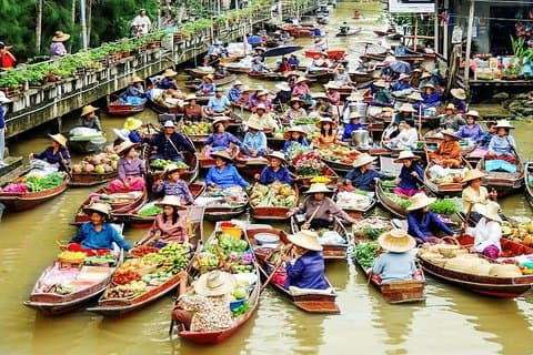 Mercato galleggiante di Thaka: L'esperienza più autentica della Thailandia