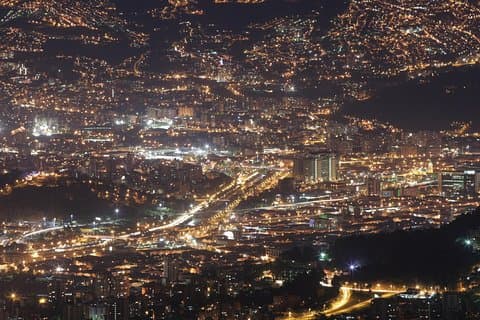 Excursão Noturna Medellín: Fondas, pontos de vista e luzes da cidade