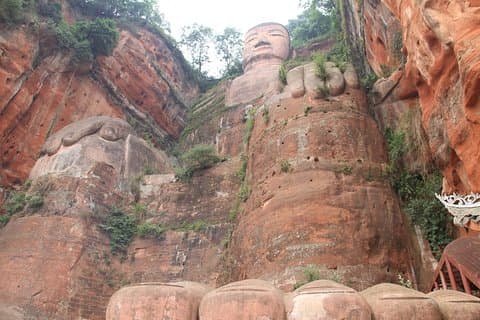 Tour giornaliero di Chengdu Leshan Buddha e Shuangliu International Airport (CTU)