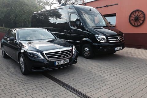 Traslado privado en grupo grande desde Vilshofen a Praga o Praga a Vilshofen