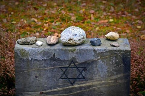 Trasferimento privato da Praga a Berlino con fermata al campo di concentramento di Terezin