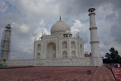 Heldag Taj Mahal och Agra stadstur från Bangalore Via Delhi.