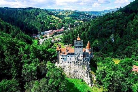 Bran Castle of Dracula Yourself : Private Round-Trip Transfer from Brasov City