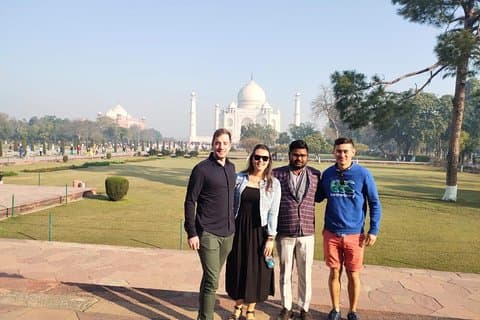 Excursión privada de día completo al Taj Mahal y Agra en tren expreso